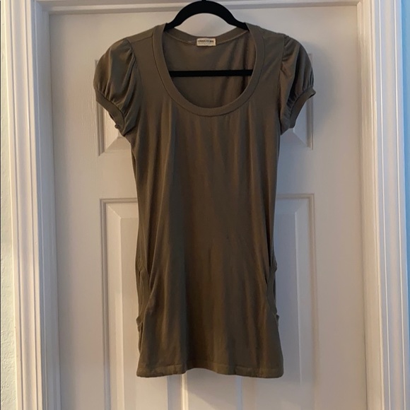 Army green top - Picture 1 of 1